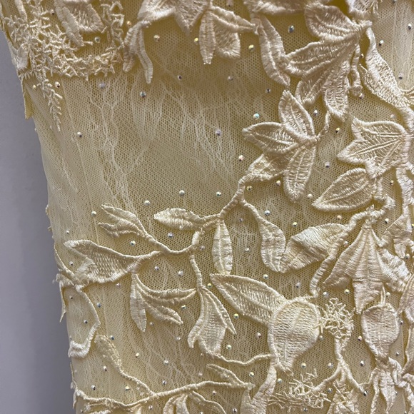 Sherri Hill Butter Yellow Fairy Dress  Rhinestone Floral Lace  Size 00 - Picture 10 of 11